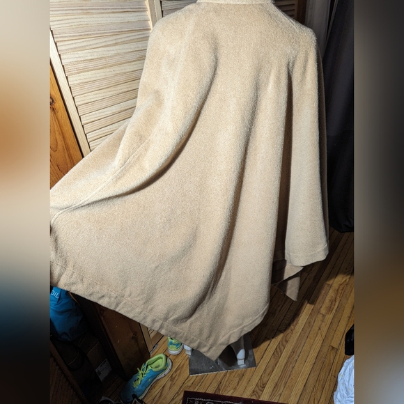 Mondi cashmere Shoal cape - Picture 3 of 8